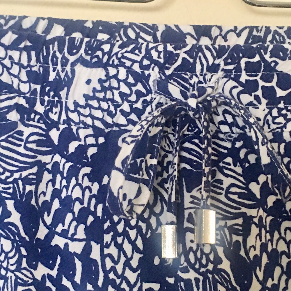 Lilly Pulitzer Blue & White FISH Flouncy Short-Shorts with Pom-Pom Fringe XS - Picture 3 of 9